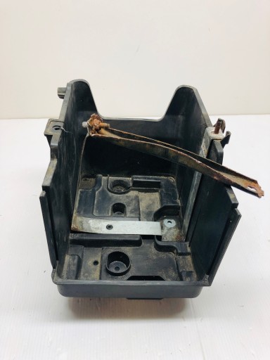 8V2110723AC - КОРПУС АККУМУЛЯТОРНОЙ БАТАРЕИ FORD FIESTA MK7