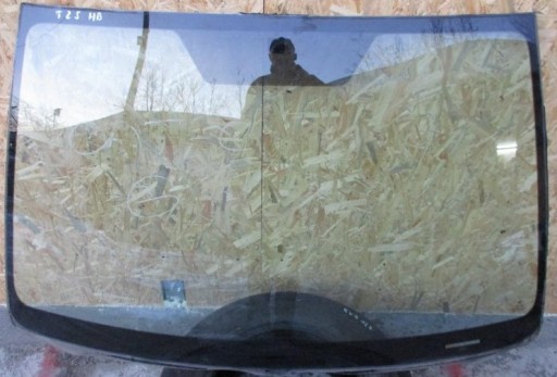 AVENSIS II T25 03-лобове скло спереду і інше стоїть