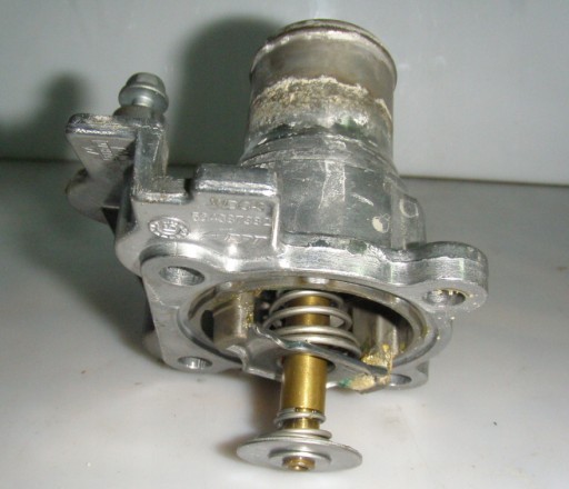 504387382 - КОРПУС ТЕРМОСТАТА IVECO DAILY 2,3 2014-204387382