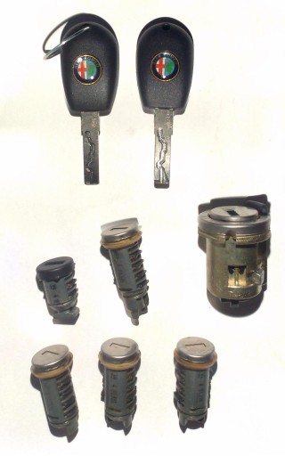 156028637 - ALFA ROMEO 156 ВСТАВКИ ЗАМКОВ + КЛЮЧИ CODE 2 OE