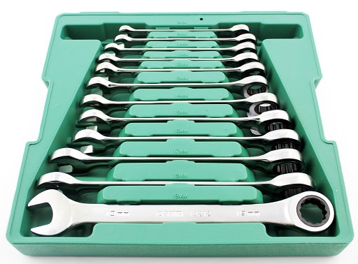 ГАЕЧНЫЕ КЛЮЧИ С ТРЕЩОТКОЙ SATA 09040