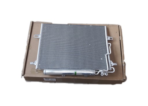 8FC 351 - Радіатор кондиціонера MERCEDES CLS C219 E W211