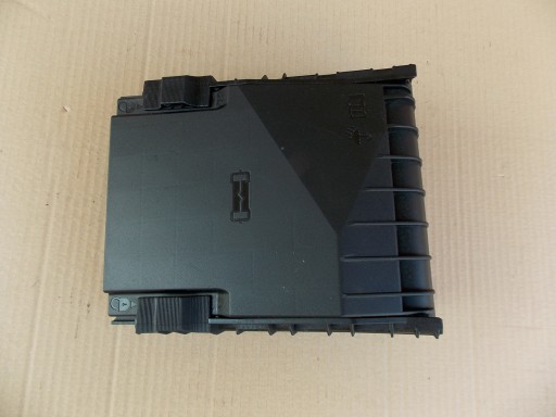 1K0937132F - Корпус запобіжника AUDI Q3 12-