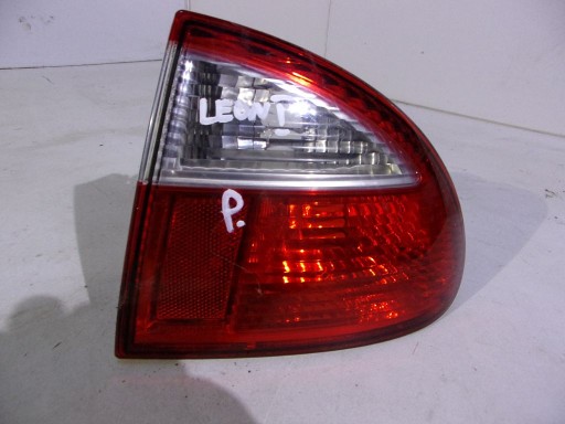 Seat Leon and light right rear part rear