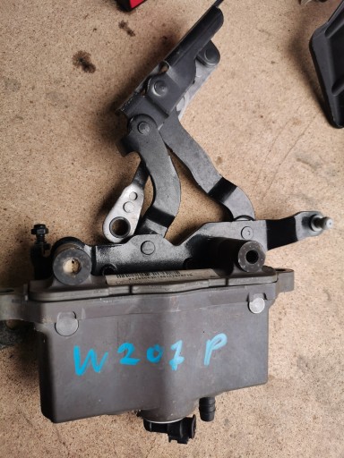 Петля капота правий патрон 040 MERCEDES W207 2009-