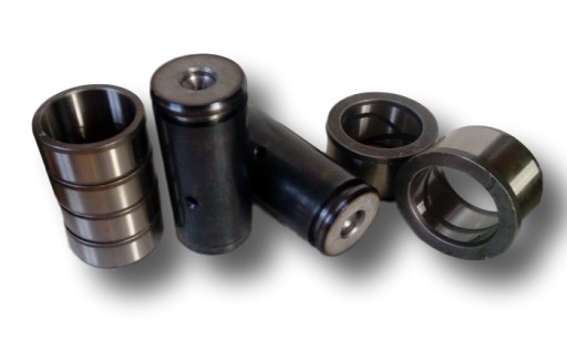 123407A1 - ШТИФТЫ СТРЕЛЫ 87628351 + ВТУЛКИ КОРПУСА 580ST 695ST