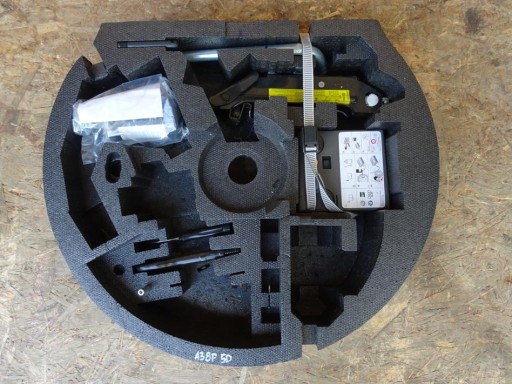 8P0012109B - AUDI A3 8P 5D картридж запасного колеса компрессор жидкость