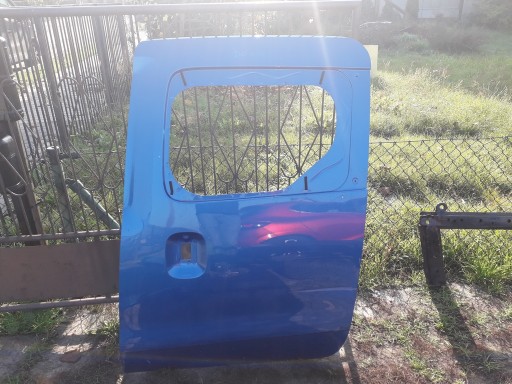 821132799R - Ліва бічна дверцята дакія доккер