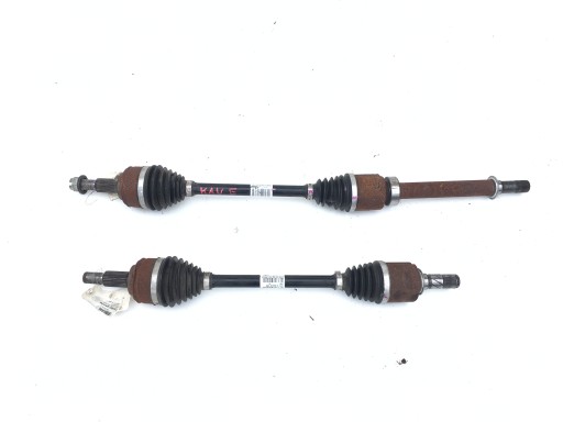 RENAULT KANGOO С. Е. піввісь лівий 391014031R