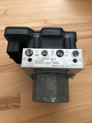 982614095A 0265256916 - Porsche Boxster Cayman 982 главный тормозной цилиндр ABS