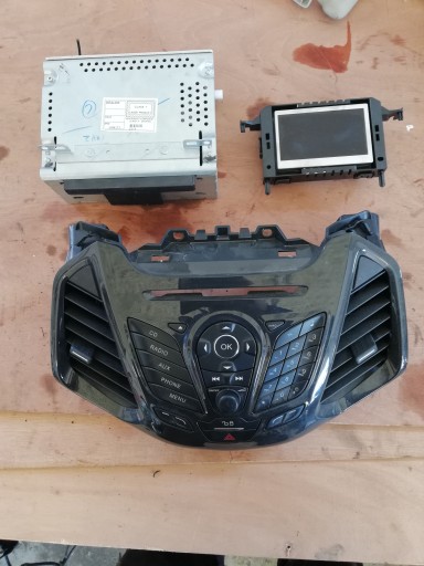 DN15-18C815-PK - FORD ECOSPORT РАДИО CD ПАНЕЛЬ ДИСПЛЕЙ