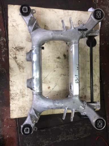 6861096 - Bmw 5 g30 7 g11 g12 задняя балка подвески салазок