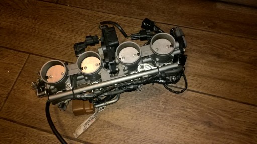 1234 - KAWASAKI GTR 1400 ЛИТТЯ ПІД ТИСКОМ ДРОСЕЛЬНІ ЗАСЛІНКИ WTRY