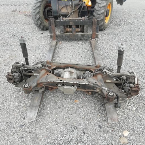 Балка підвіски заднього мосту комплект jaguar xe x760 2.0d