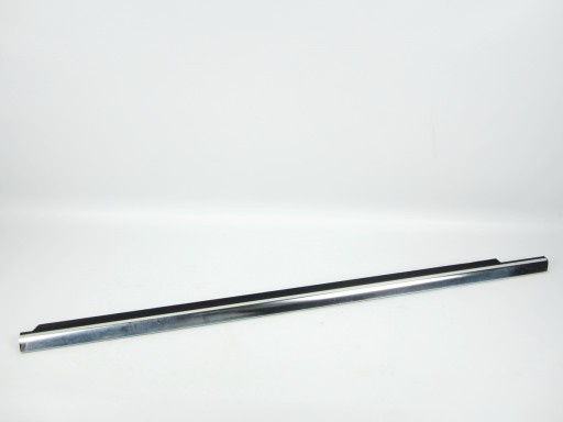 moulding under the window door front left Mercedes W251