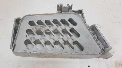 НИЖНЯ СТУПІНЬ КАБІНИ VOLVO FH4 82142329