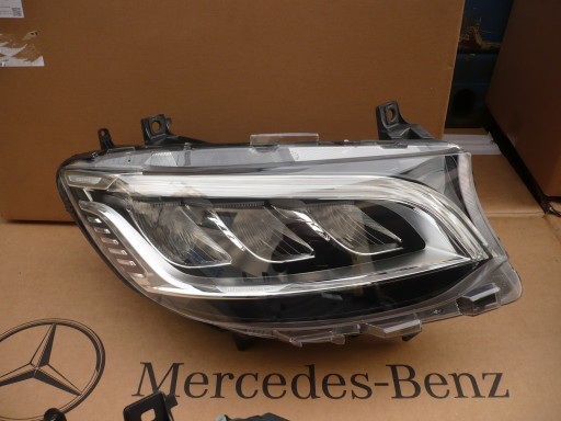 Фара Mercedes Sprinter передняя правая 9109064000