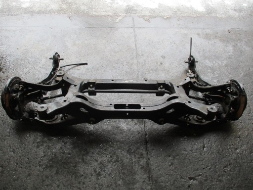 1,7D - Балка підвіски осі задня kia carens 1.7d