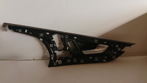 4M0837020B - AUDI Q7 внутренняя дверная ручка крепление правая задняя 4M0