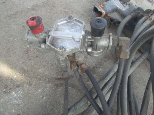 AUTOTRANSPORTER LOHR LORA ROLFO РАСПРЕДЕЛИТЕЛЬНЫЙ КЛАПАН