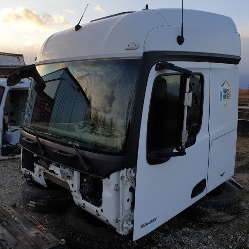 ACTROS MP4 УЗКАЯ КАБИНА STREAM SPACE 2300 FVAT