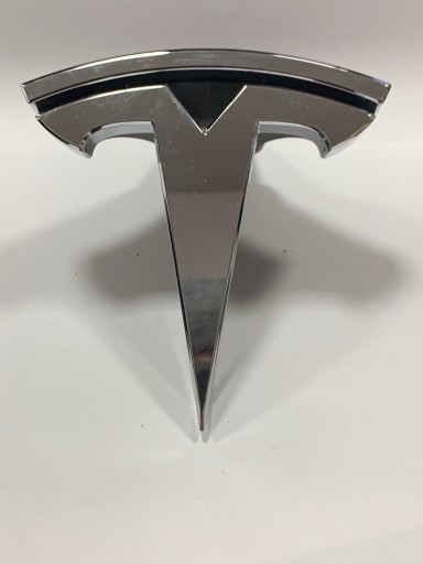 1119904-00-C - Tesla Model X передняя эмблема 1047884-00-D новый