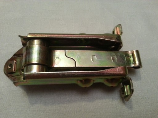 Mercedes W123 ограничитель передней двери 1237200516