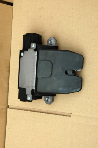 ЗАМОК ЗАДНІХ ДВЕРЕЙ VOLVO S40II 4N51-A442A66-AL