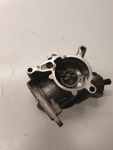 Pompa VACUM AUDI A4 A3 A6 VW 2,0 TFSI 06J145100C