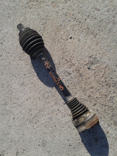 ПІВВІСЬ ЛІВИЙ OCTAVIA II 1.9 TDI 105KM 1K0407271AT