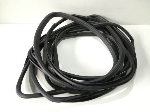 ПРОКЛАДКА ДВЕРИ ЛЕВАЯ ПЕРЕДНЯЯ ПРАВАЯ TOYOTA AURIS И 5D