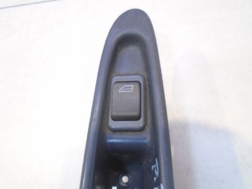 PANEL windows right front VOLVO S40 and 821425