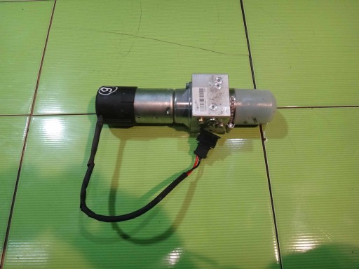 A3 8P LIFT 09r кабриолет насос крыши 1042219