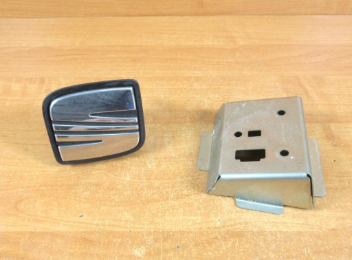 6J4827565E - ДВЕРНА РУЧКА КНОПКА ЗАКРИЛКА ЗАДНЯ SEAT TOLEDO IV 4 HB 12-