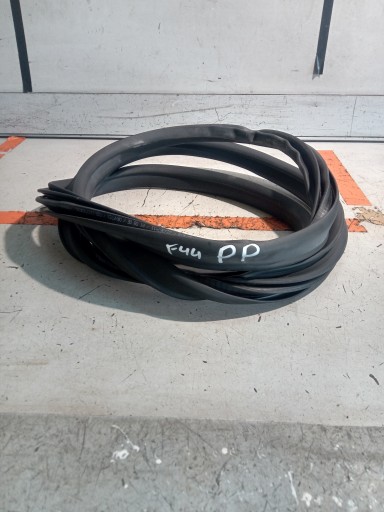 7483095 - BMW 2 F44 ущільнення дверей ПД ПД