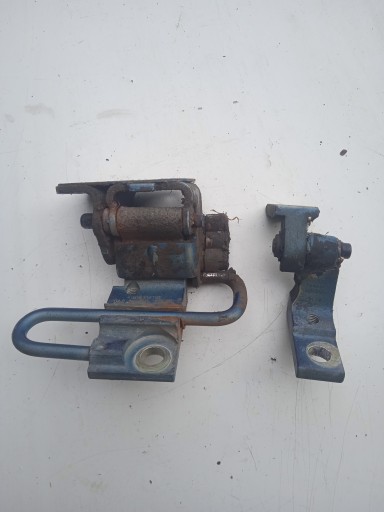 SEAT TOLEDO II ДВЕРНАЯ ПЕТЛЯ ЛЕВАЯ ПЕРЕДНЯЯ 4B0831411B