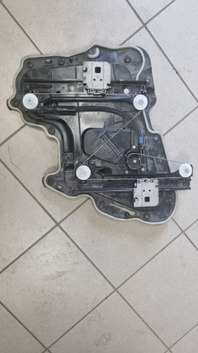 Склопідйомник tesla 3 1096622-99-j