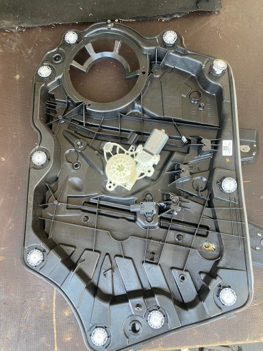 Ford fiesta mk8 правый передний стеклоподъемник