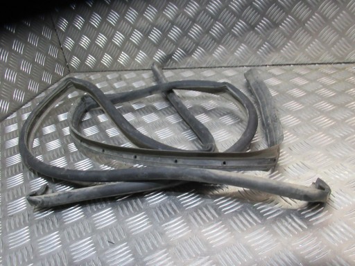 83A833178 - Прокладка порога ліва права AUDI Q8 4m 4M8833178