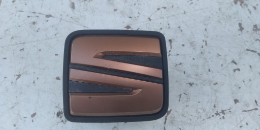 5F0827565D - SEAT LEON III 3 5F РУЧКА ДВЕРЕЙ БАГАЖНИКА ЕМБЛЕМА