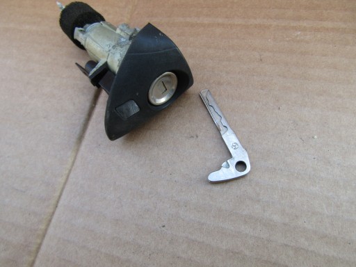 6 MERCEDES W203 левая вставка дверного замка + ключ