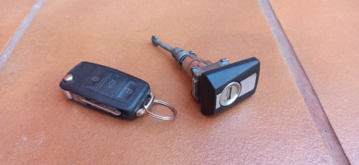 124000000000 - MERCEDES W124 E замок ключ вставка дверной замок