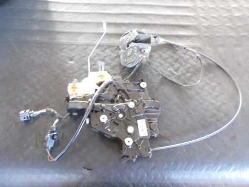 2K5843654D - ПРАВЫЙ ЗАМОК VW CADDY IV