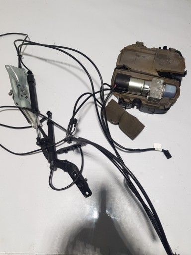 A1648002848 A1648003048 - Насос закрылка Мерседес W164 ML GL X164 W251