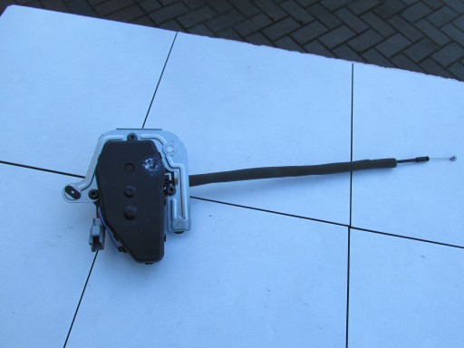 AM51-15790-AD - ПРИВОД ТЯГА ЗАДНЕЙ ЗАСЛОНКИ GRAND C-MAX MK2 2011 ГОД