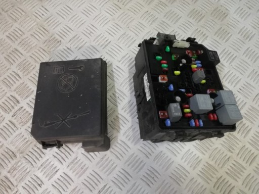 CORSA E 1.2 16V БЛОК ЗАПОБІЖНИКІВ 13430532AA