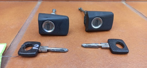 124000000000 - MERCEDES W124 замок ключ вставка дверной замок