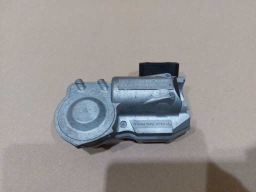 MERCEDES W906 Sprinter болт замок A0375456132