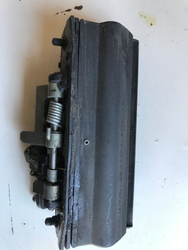 1M5827561E - ДВЕРНАЯ РУЧКА ЗАМОК ЗАКРЫЛКА ЗАДНЯЯ SEAT TOLEDO II 2 ВТ-WA