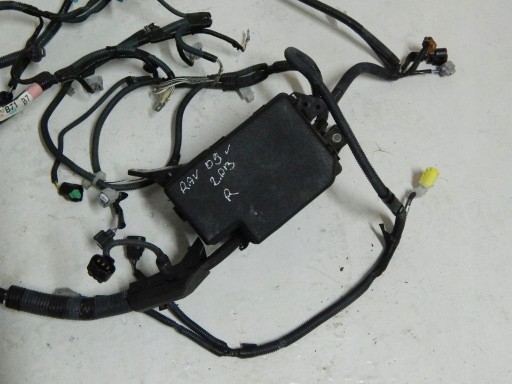 Правый блок реле toyota rav4 09-12